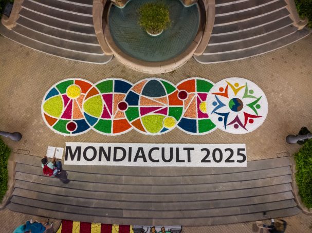 Alfombra con el logotipo