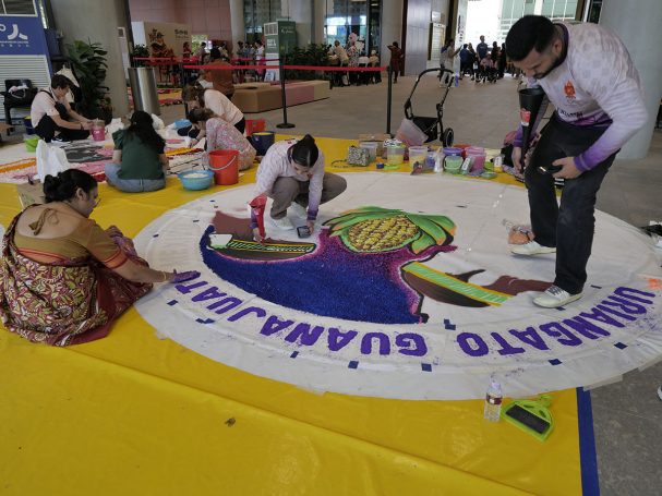 Confeccionando alfombras florales
